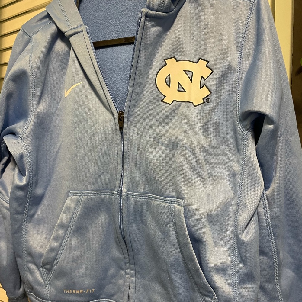 Nike - UNC Youth Medium zipper hoodie